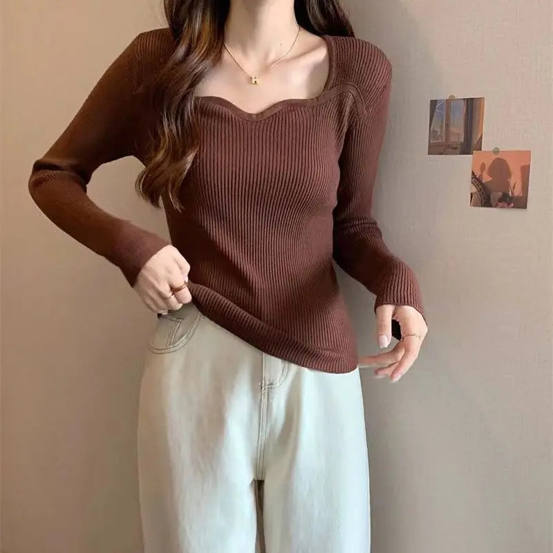 Damski krótki sweterek z długim rękawem