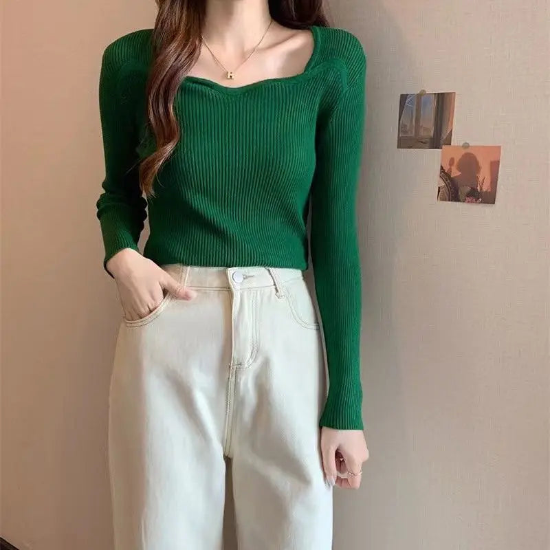 Damski krótki sweterek z długim rękawem