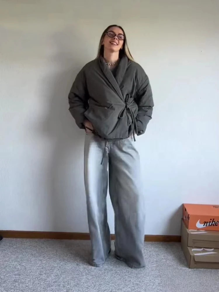 Pikowana kurtka z wiązaniem