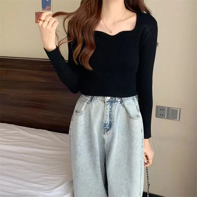 Damski krótki sweterek z długim rękawem