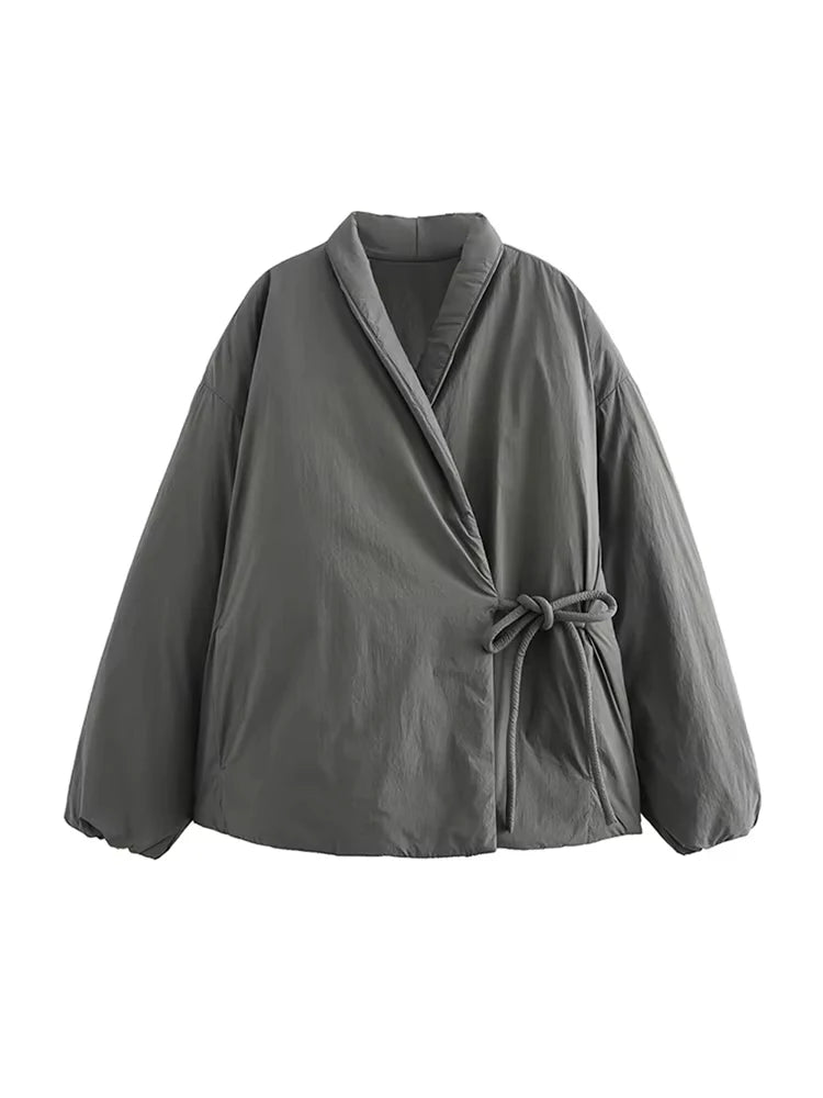 Pikowana kurtka z wiązaniem