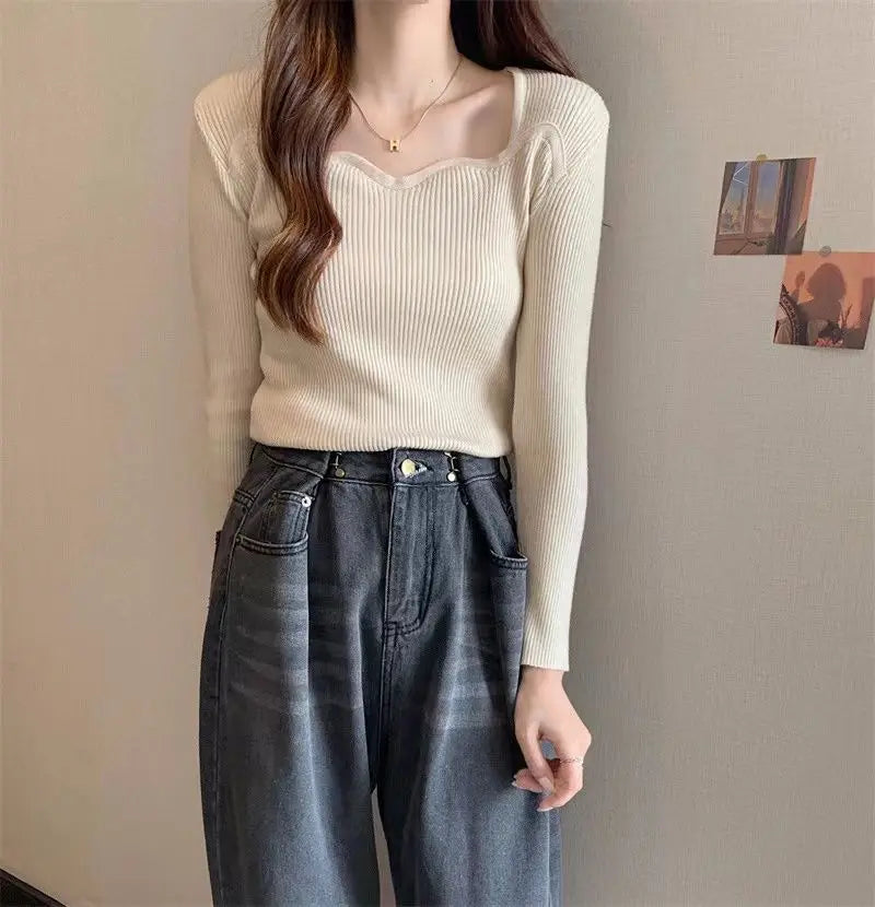 Damski krótki sweterek z długim rękawem