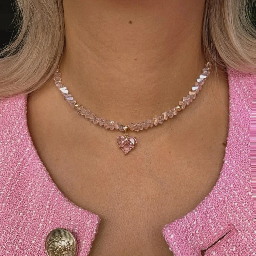 Modny naszyjnik vintage z cyrkonią w kształcie serca