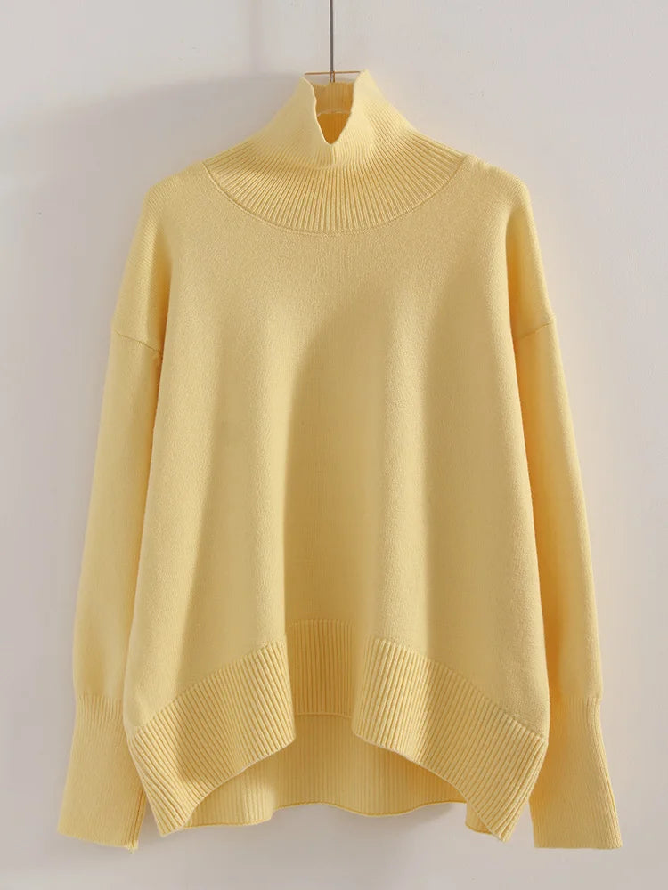 Ciepły oversize'owy sweter z golfem