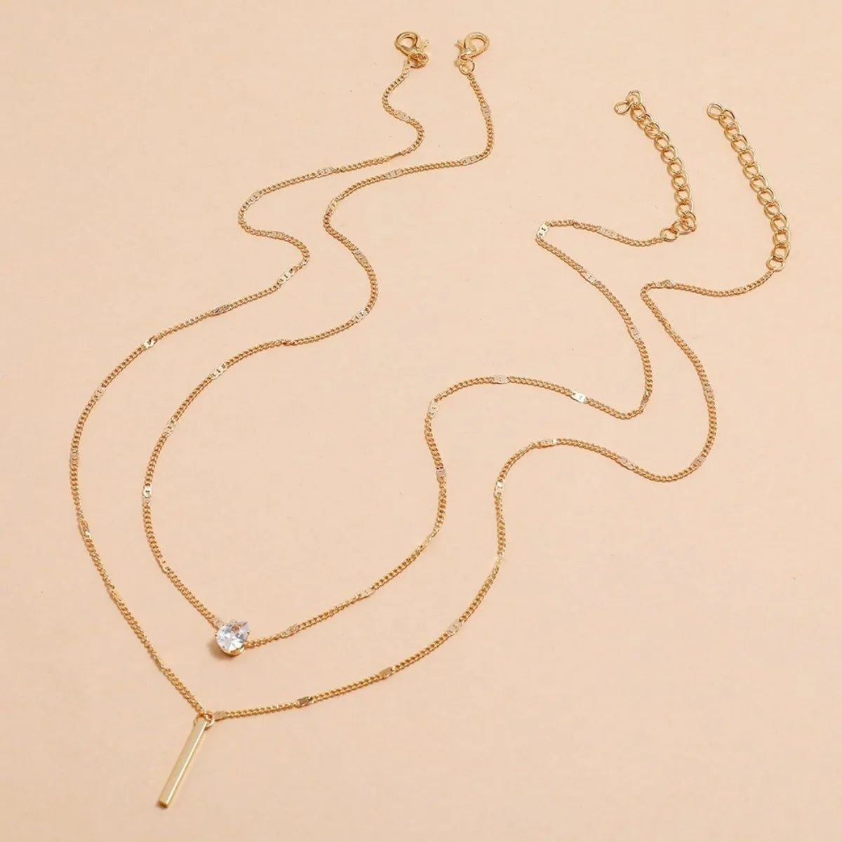 Naszyjnik damski z wielowarstwowym wisiorkiem