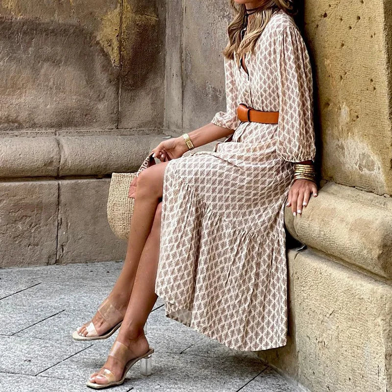 Damska sukienka jesienno-zimowa z paskiem i dekoltem