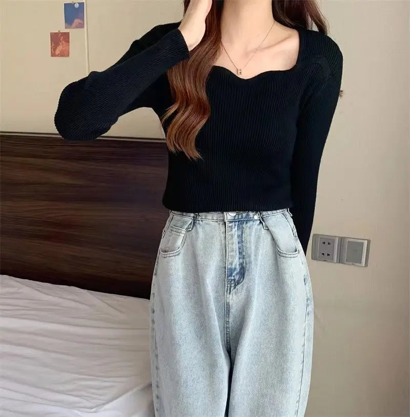 Damski krótki sweterek z długim rękawem