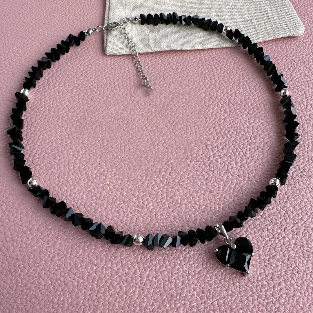 Modny naszyjnik vintage z cyrkonią w kształcie serca