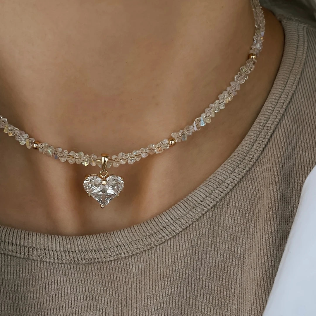 Modny naszyjnik vintage z cyrkonią w kształcie serca